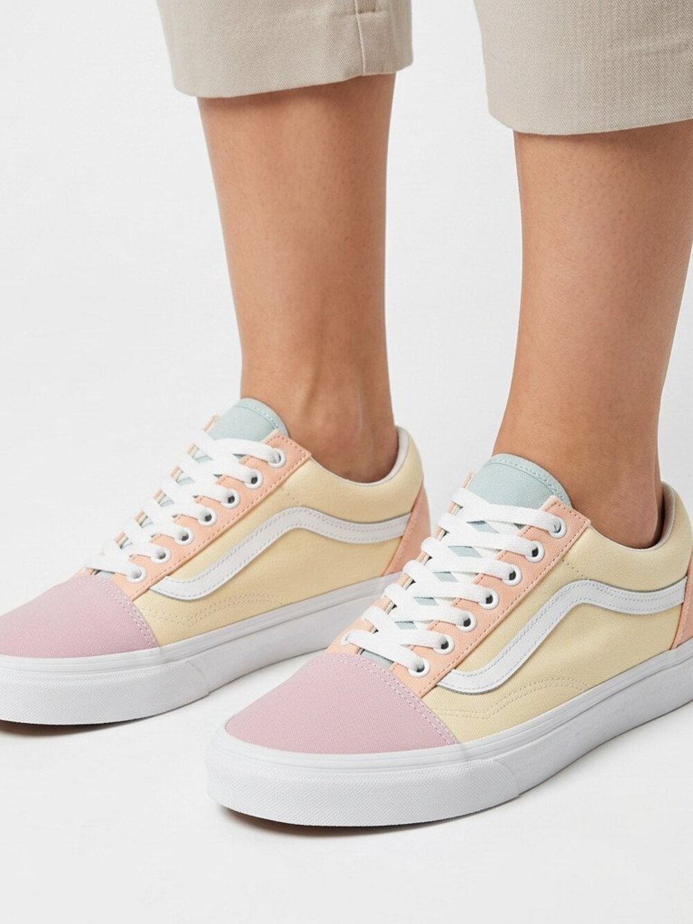 Vans Women’s Canvas Tennis Shoes Sz 6.5